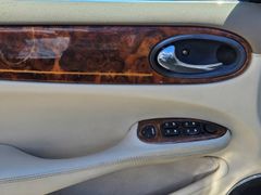 Fahrzeugabbildung Daimler V8 Automatik