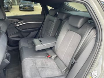 Audi Q8 e-tron - 11
