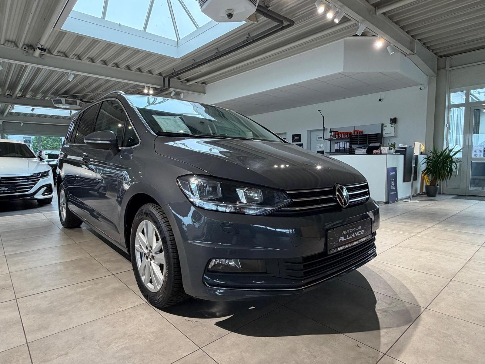 Volkswagen Touran Highline * 7-Sitzer * ACC * PDCv+h *