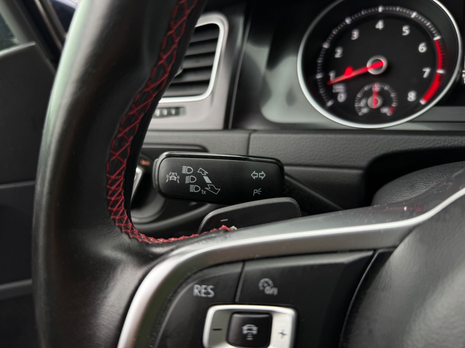 Fahrzeugabbildung Volkswagen Golf VII Lim. GTI BMT*Pano*Leder*Standheizung*