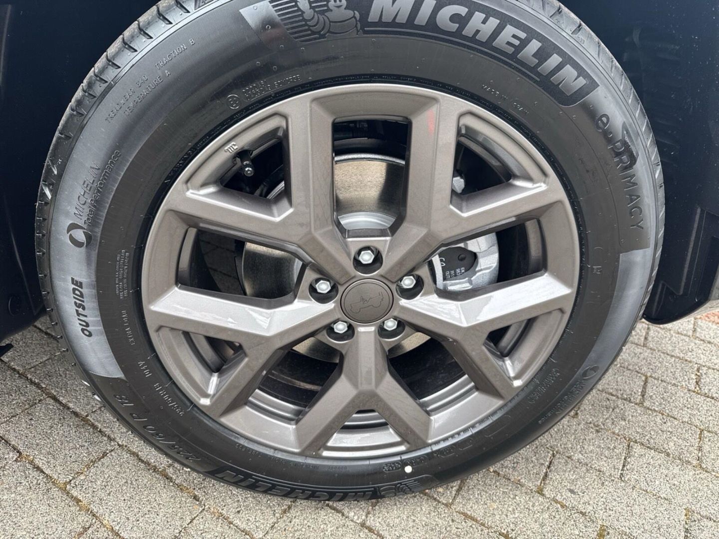 Fahrzeugabbildung Jeep Compass MY26 FIRST EDITION E-HYBRID PANO VOLL