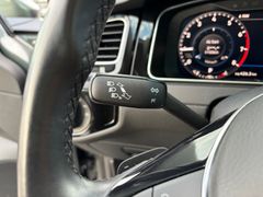 Fahrzeugabbildung Volkswagen Golf VII Variant 1.5 TSI Highline *PANO*R-LINE*