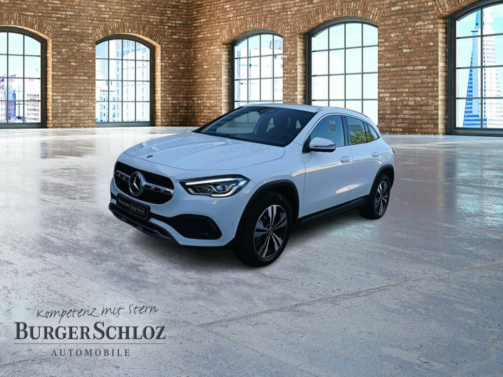 MERCEDES-BENZ GLA 220 d AUT Kam. KlimaA LED LM Navi PDC SHZ