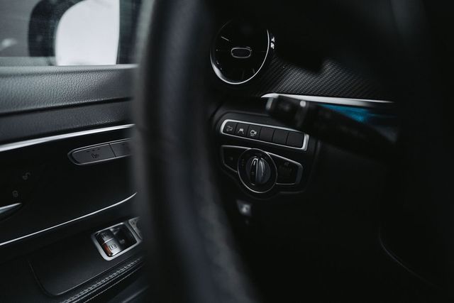 Fahrzeugabbildung Mercedes-Benz V 300 d 4-matic AMG-Line  Avantgarde Edition AHK