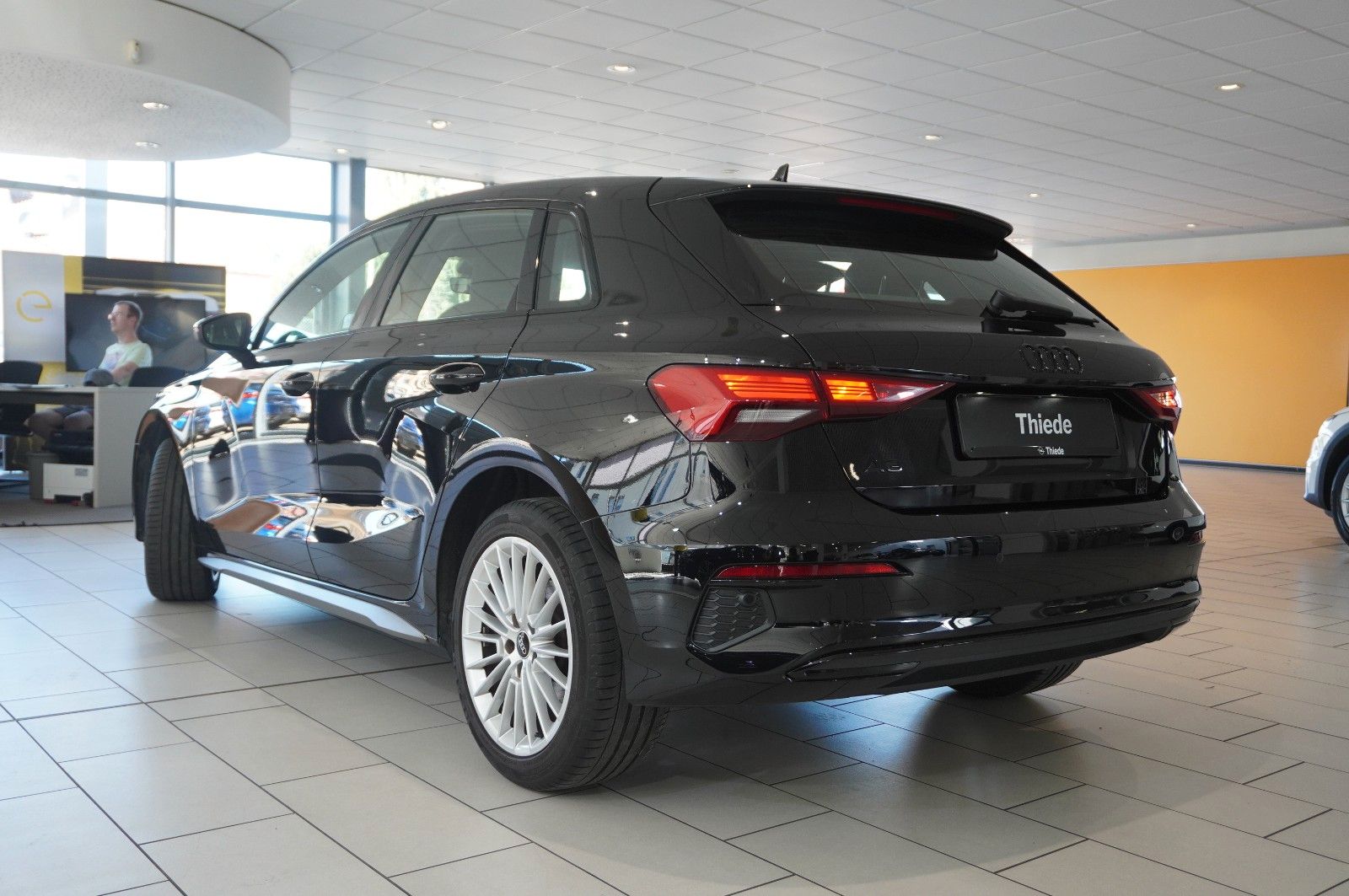 Fahrzeugabbildung Audi A3 Sportback 35 TFSI ADVANCED NAVI/LED/SPORT/DAB