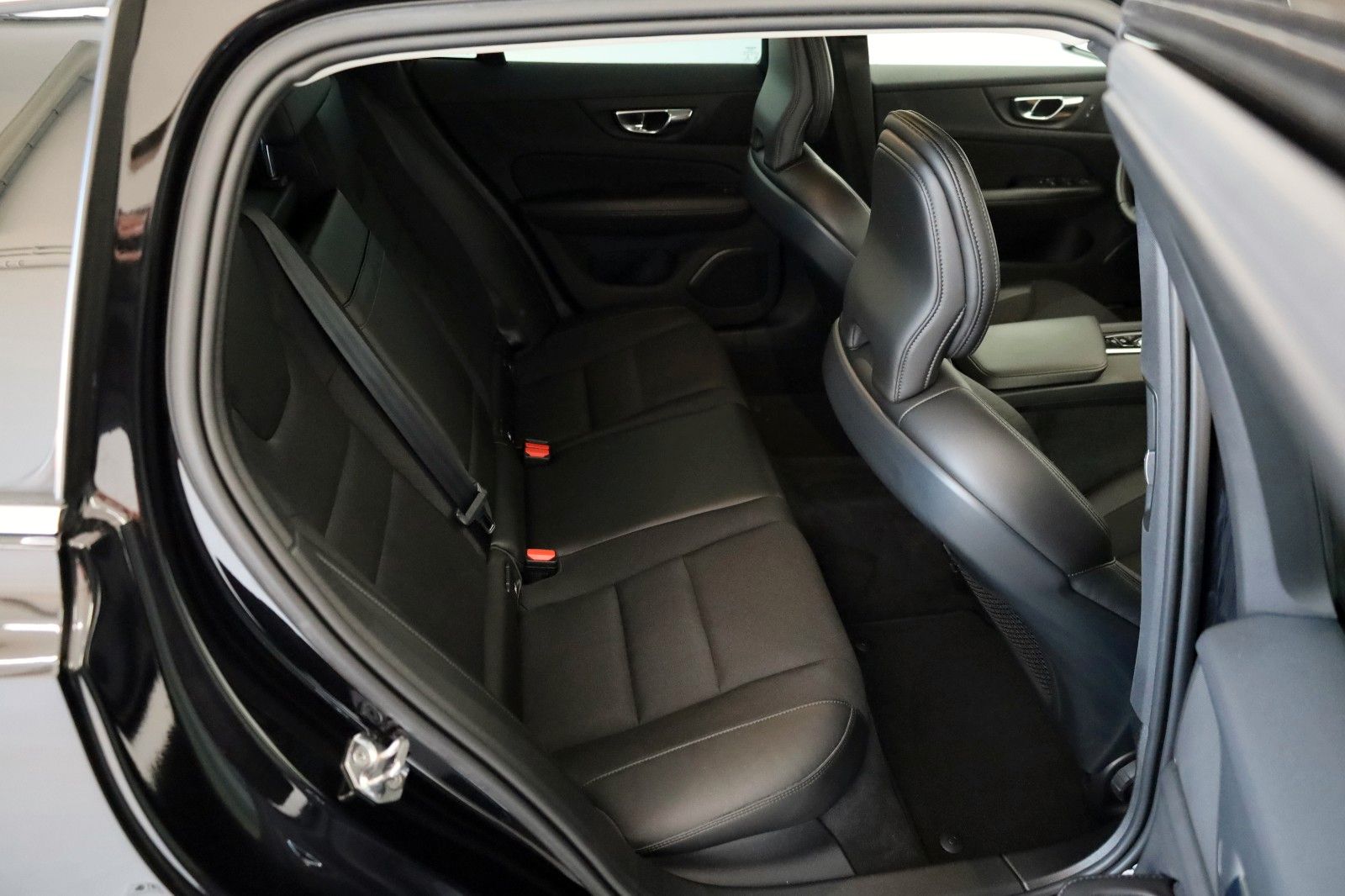 Fahrzeugabbildung Volvo V60 Kombi Momentum Pro T.Leder,Navi,LED,AppleCar