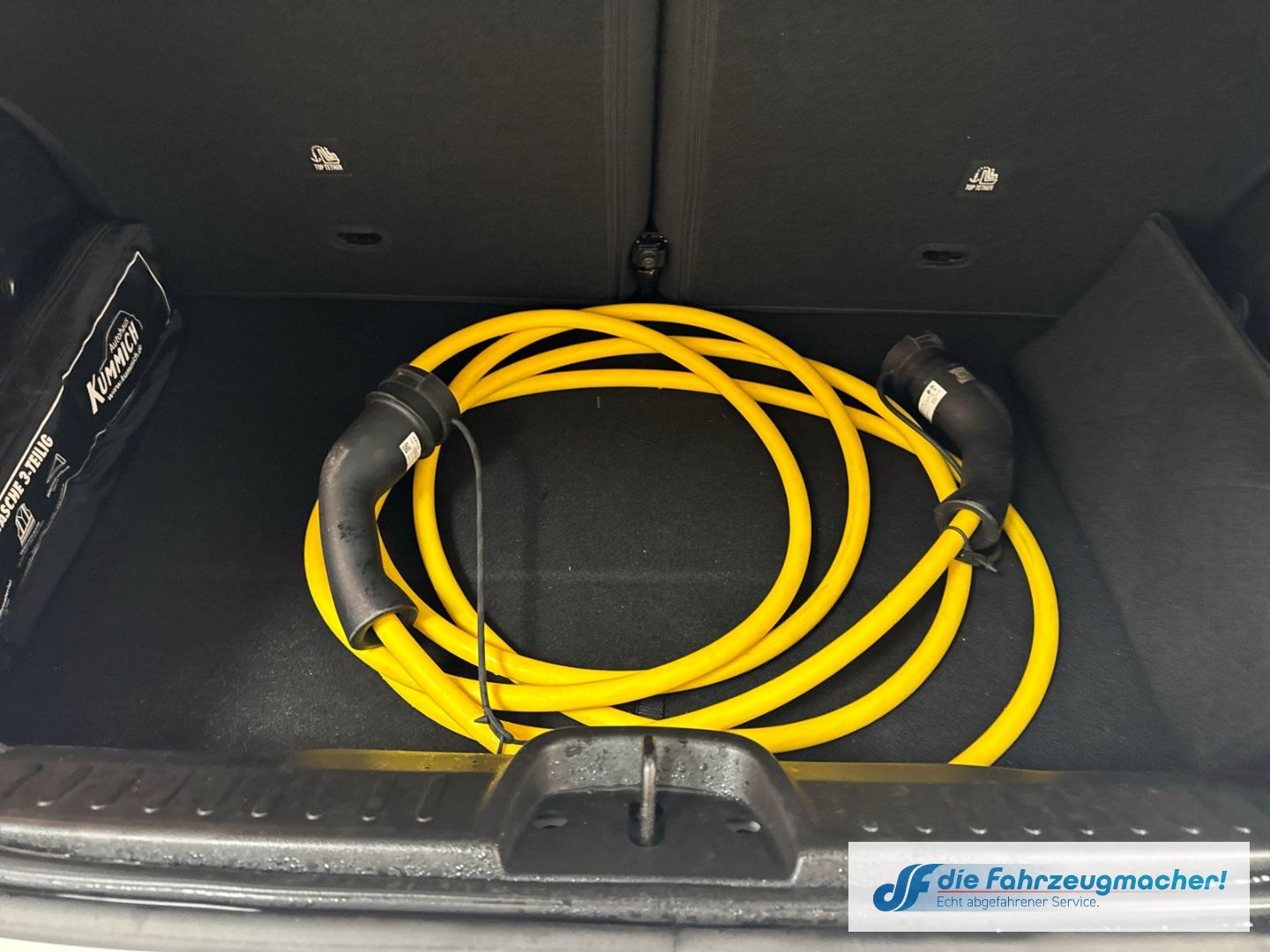 Fahrzeugabbildung Fiat 500e Apple CarPlay Android Auto Klimaautom Fahre