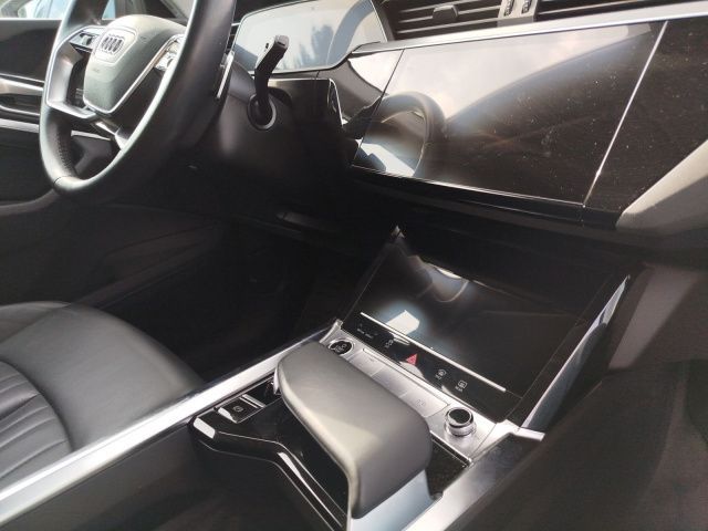 Fahrzeugabbildung Audi e-tron advanced 50 quattro 230 kW