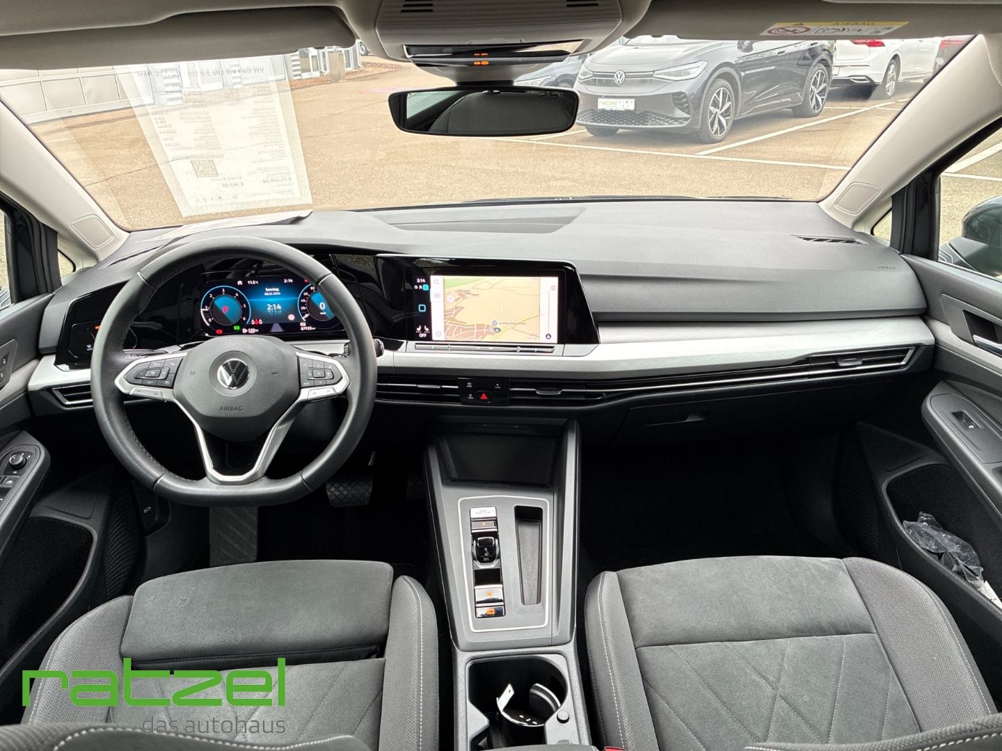 Fahrzeugabbildung Volkswagen Golf VIII Life 2.0 TDI DSG ACC Navi LED Travel/L