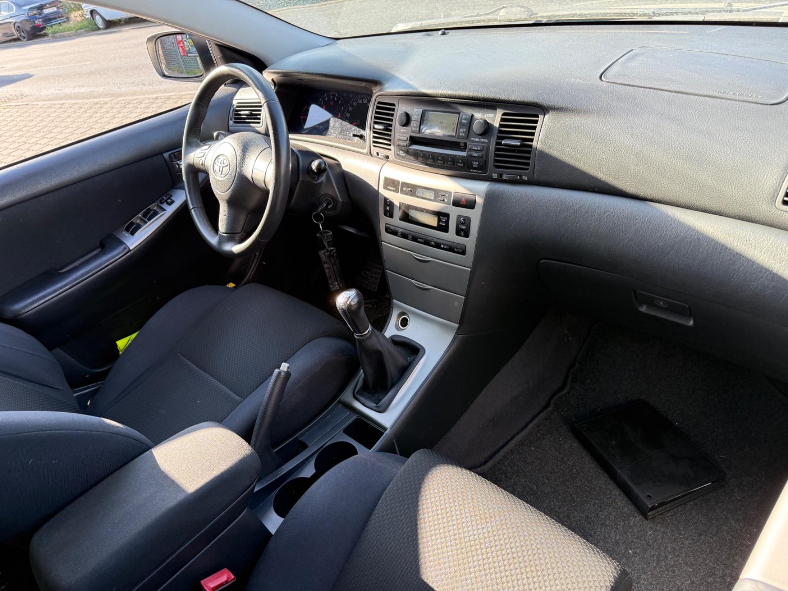Toyota Corolla 2004 — photo 12