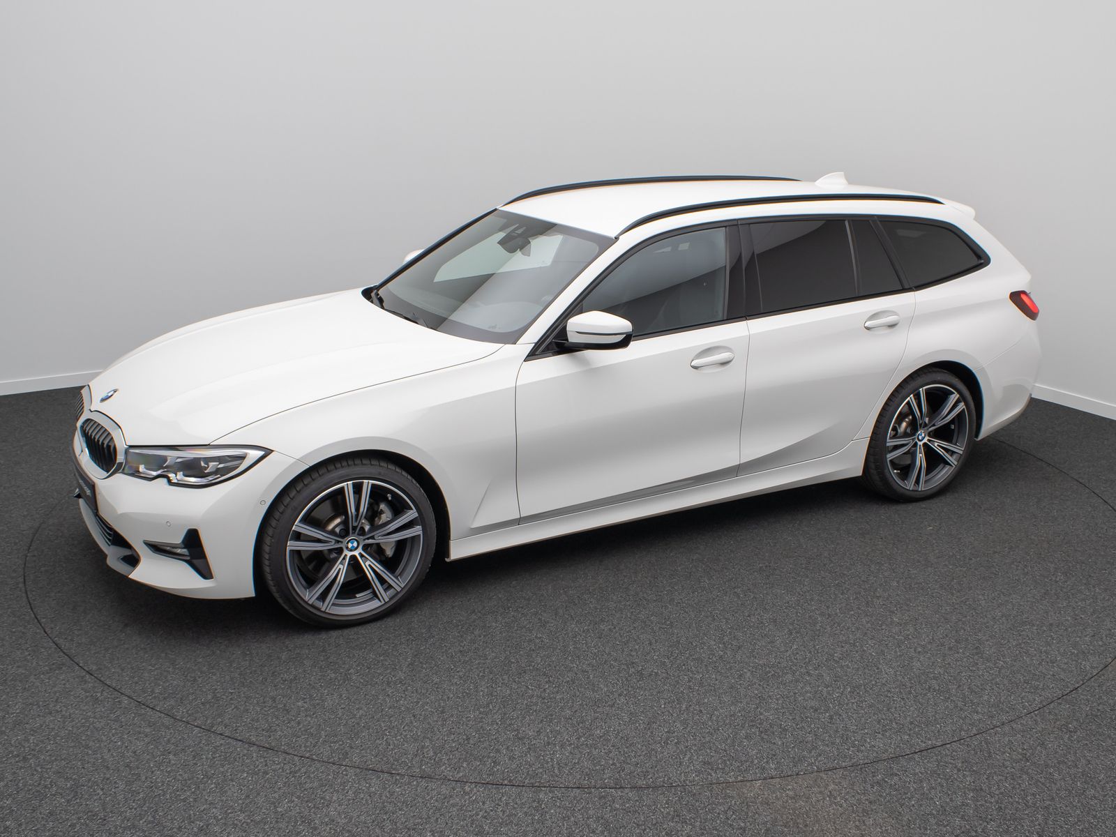 Fahrzeugabbildung BMW 330i Sport Line DAB Alarm MSport Lenkrhzg 19Zoll