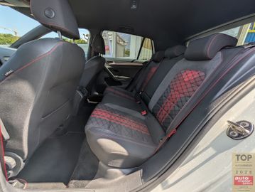 Volkswagen Golf - 11