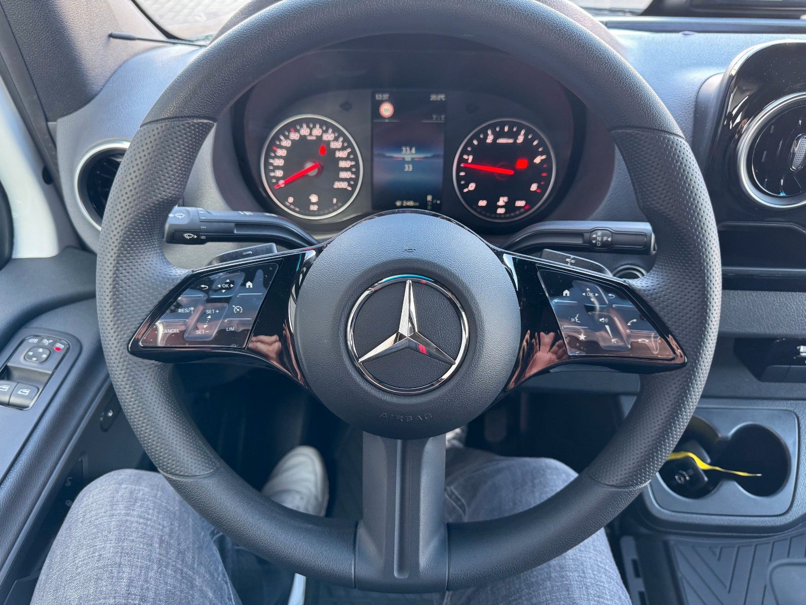 Fahrzeugabbildung Mercedes-Benz Sprinter 319 CDI 3665 DoKa Klima Kamera AHK