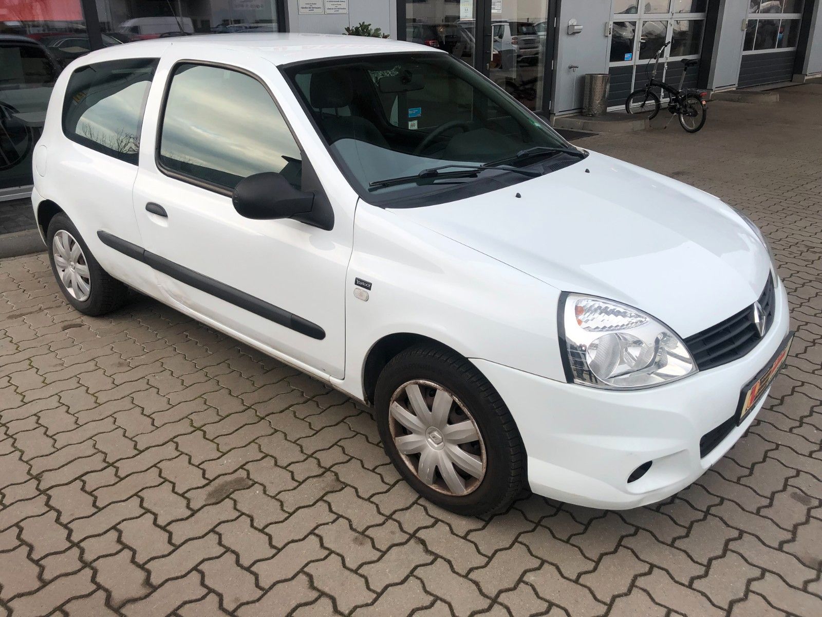 Fahrzeugabbildung Renault Clio II Campus YAHOO! 1.Hand TÜV 11/2027!!!