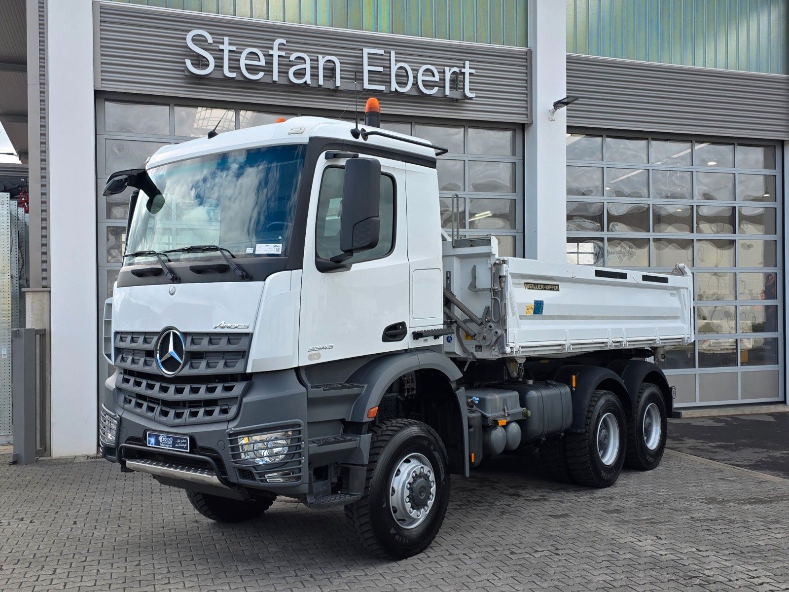 Fahrzeugabbildung Mercedes-Benz Arocs 3343 AK 6x6 Meiller