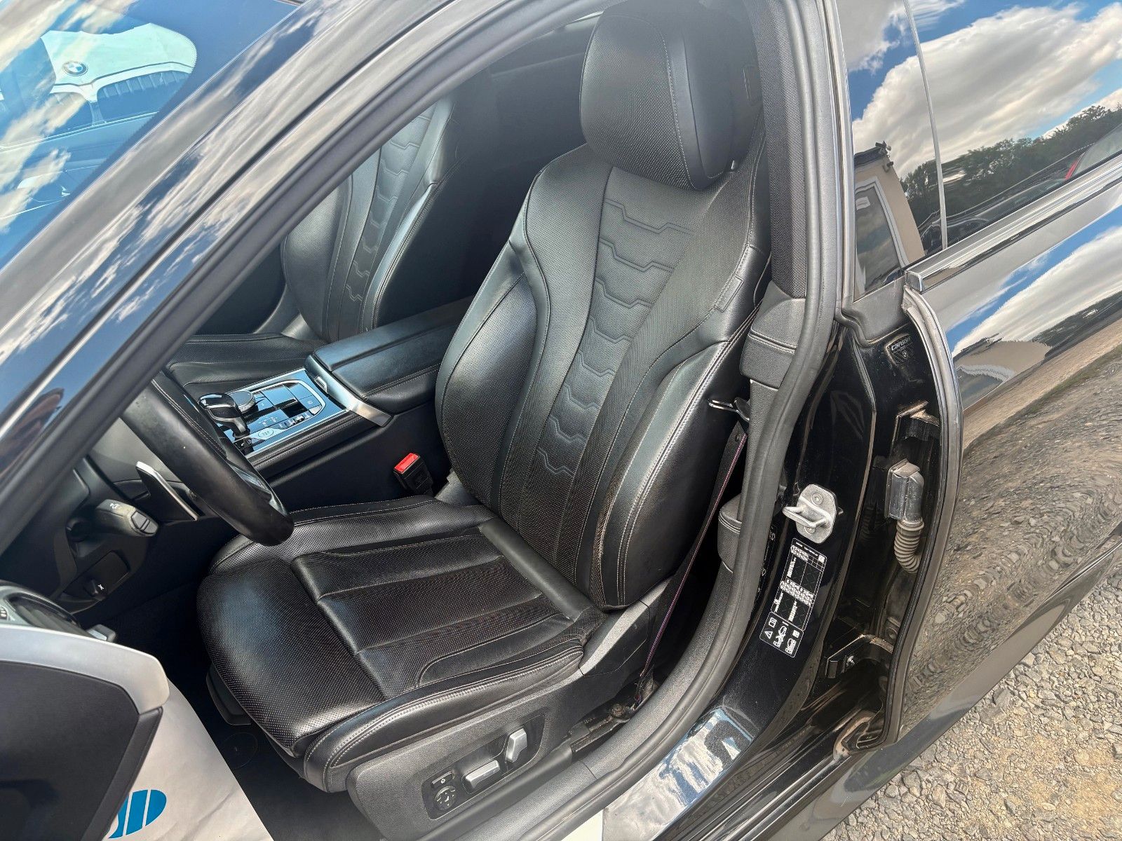 Fahrzeugabbildung BMW M850i xDrive GC M SPORTPAKET Navi Leder HUD 360