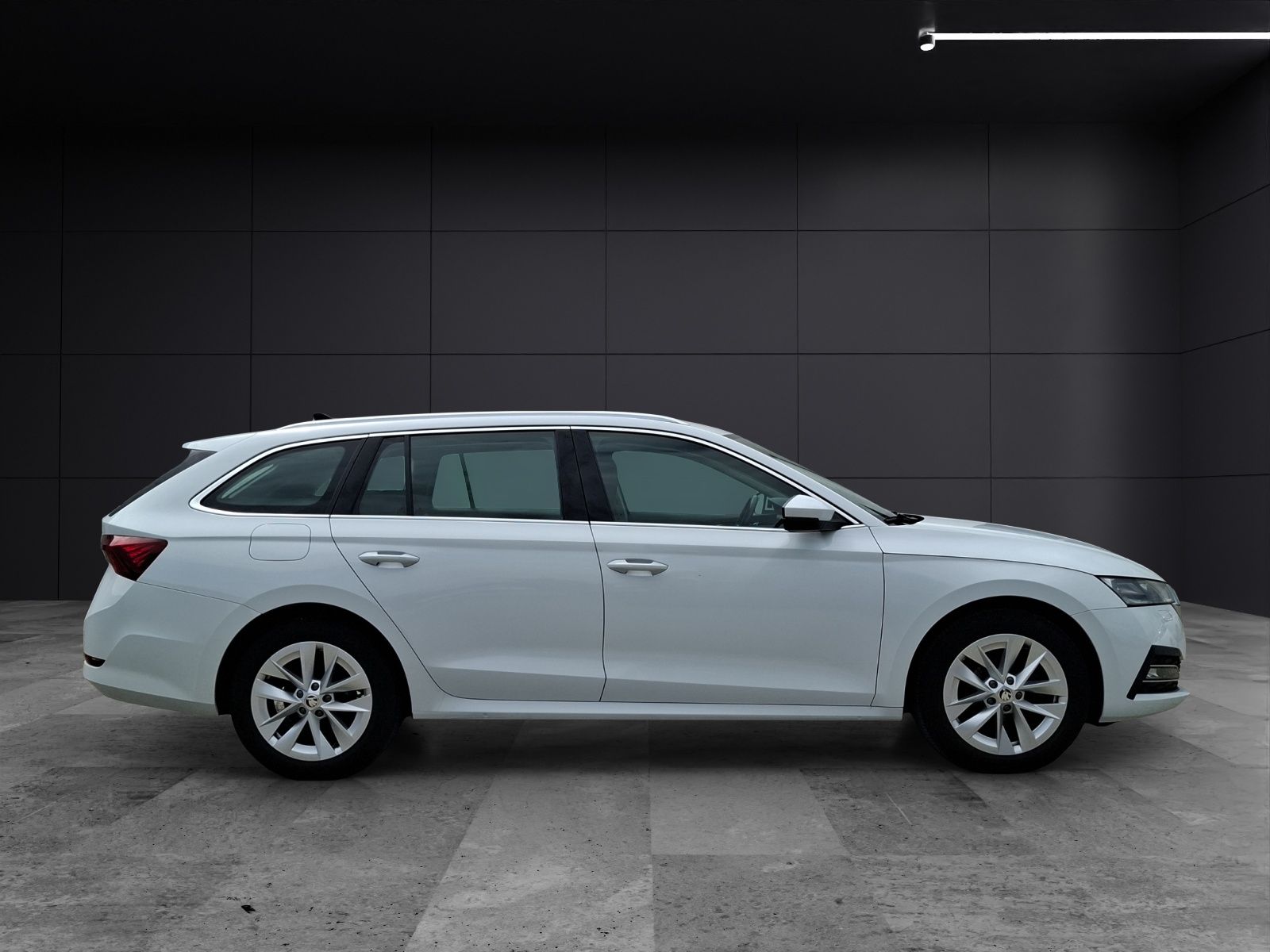 Fahrzeugabbildung SKODA Octavia Combi TDI First-Edition DSG Matrix AHK N