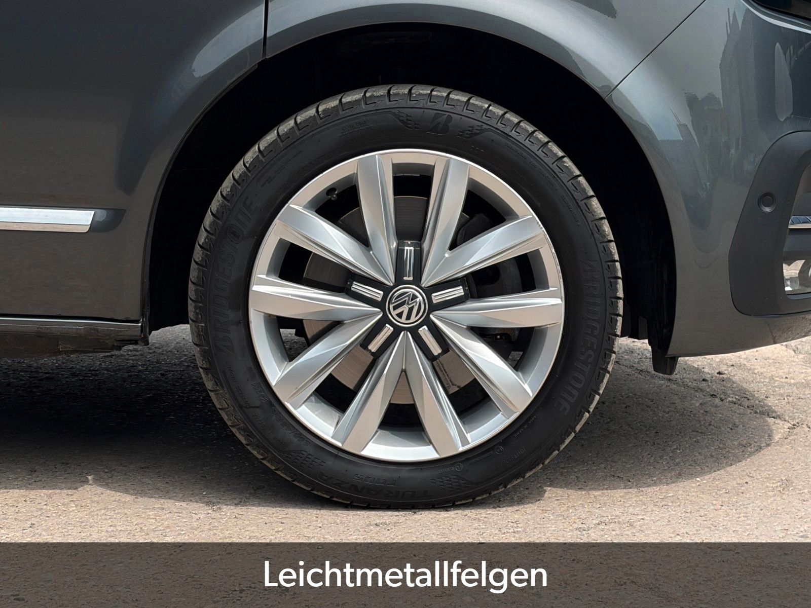 Fahrzeugabbildung Volkswagen T6.1 Multivan Highline Alcan. CAM ACC SHZ 3-Z KL