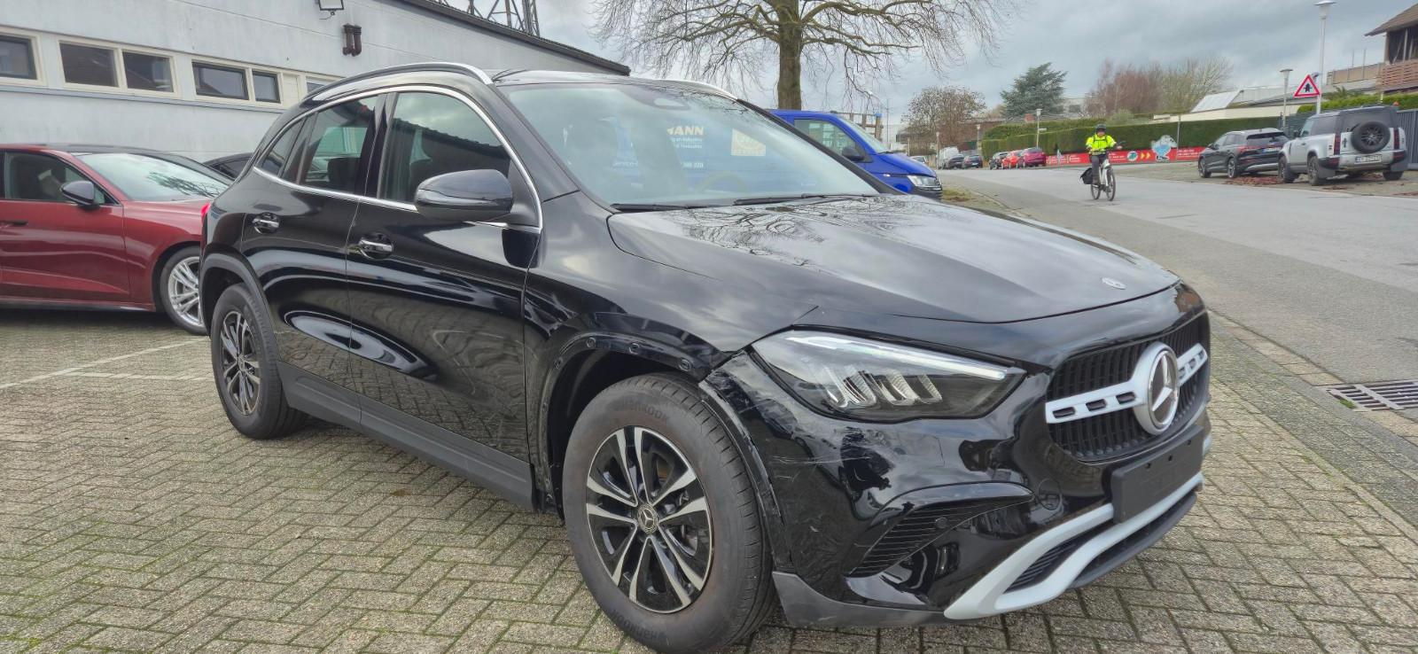 Mercedes-Benz GLA 180 *Autm.*LED*AHK*Digital*ComfortSitze*