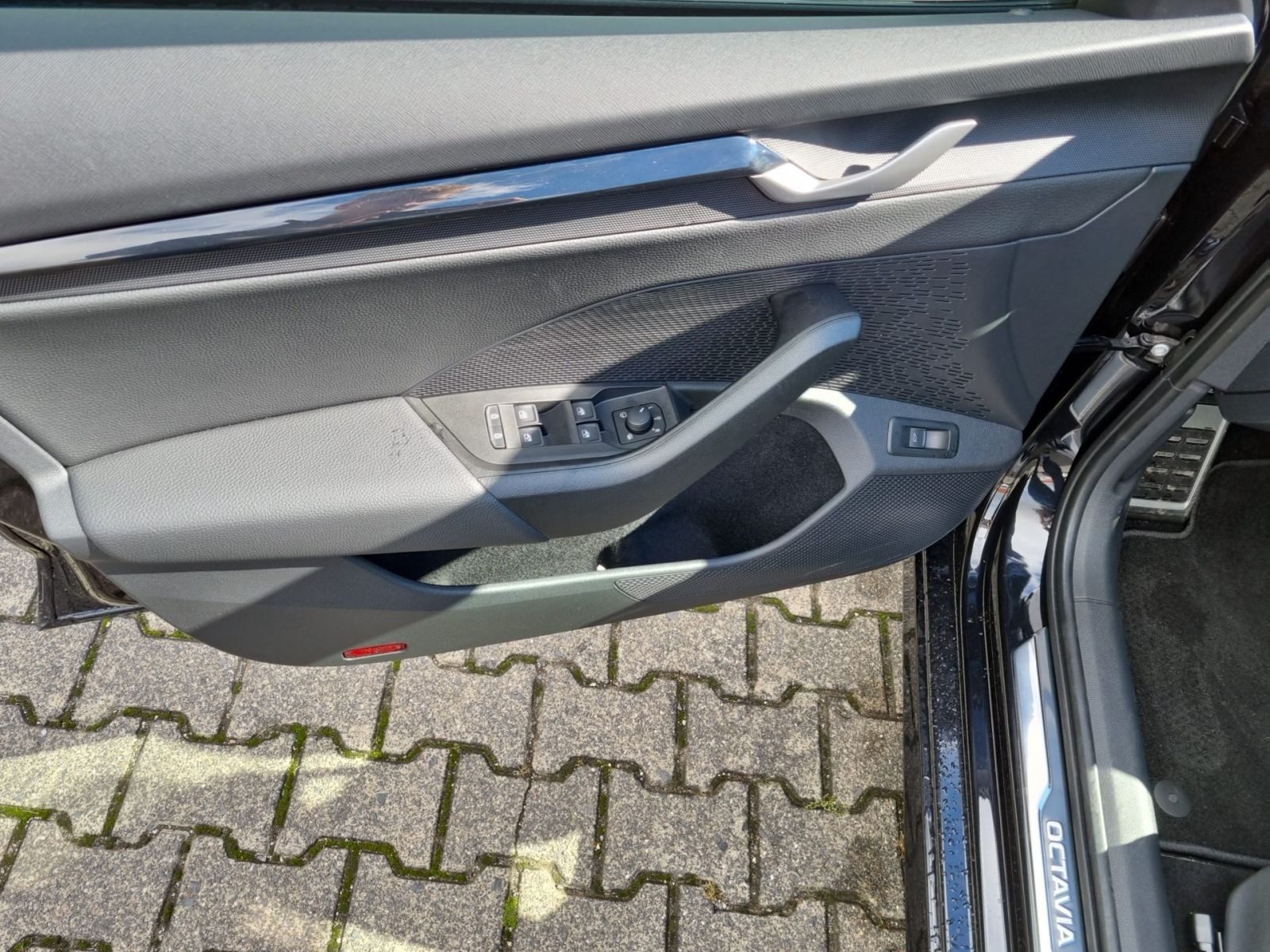 Skoda Octavia Combi 2.0TSI Sportl DSG 4x4 AHK Navi LED foto 9