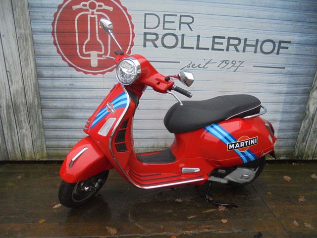 Vespa GTS 125 Super Martini Design