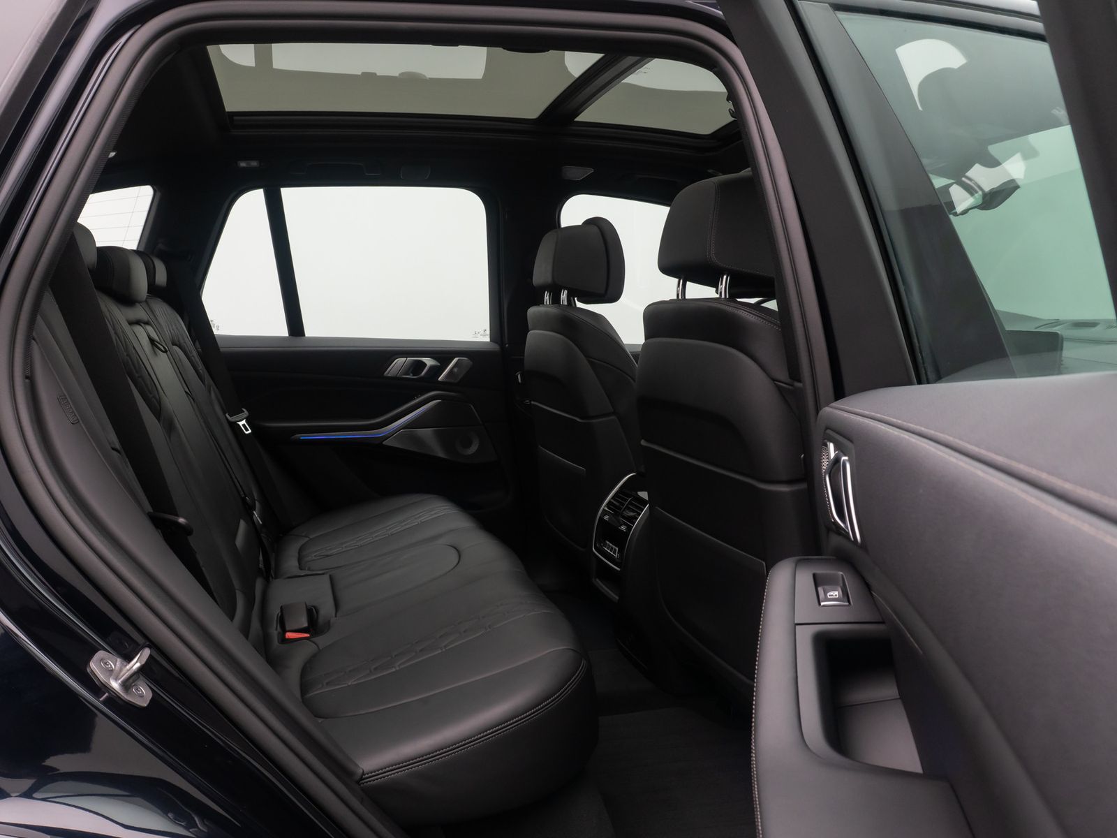 Fahrzeugabbildung BMW X5 M50i B&W Individual 360°HUD DAB Panorama Voll