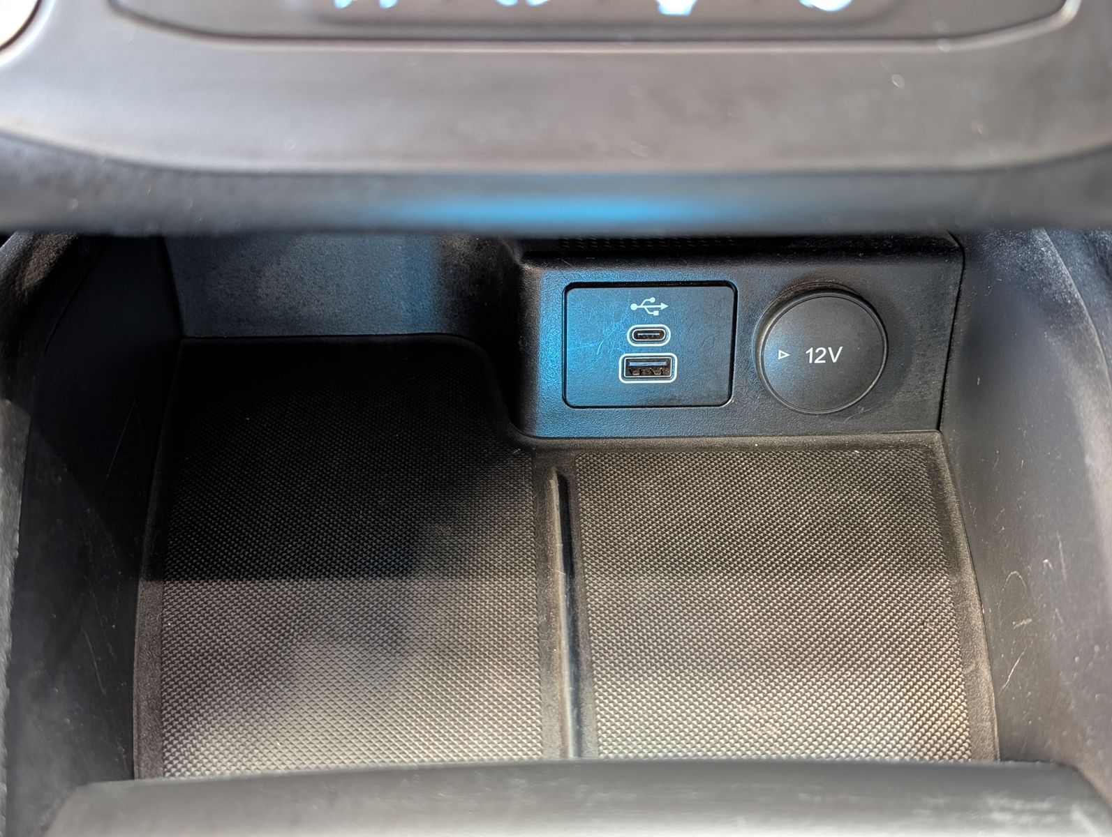 Fahrzeugabbildung Ford Focus 1.0 EB ST-Line ACC LED CAM Styling WINTER
