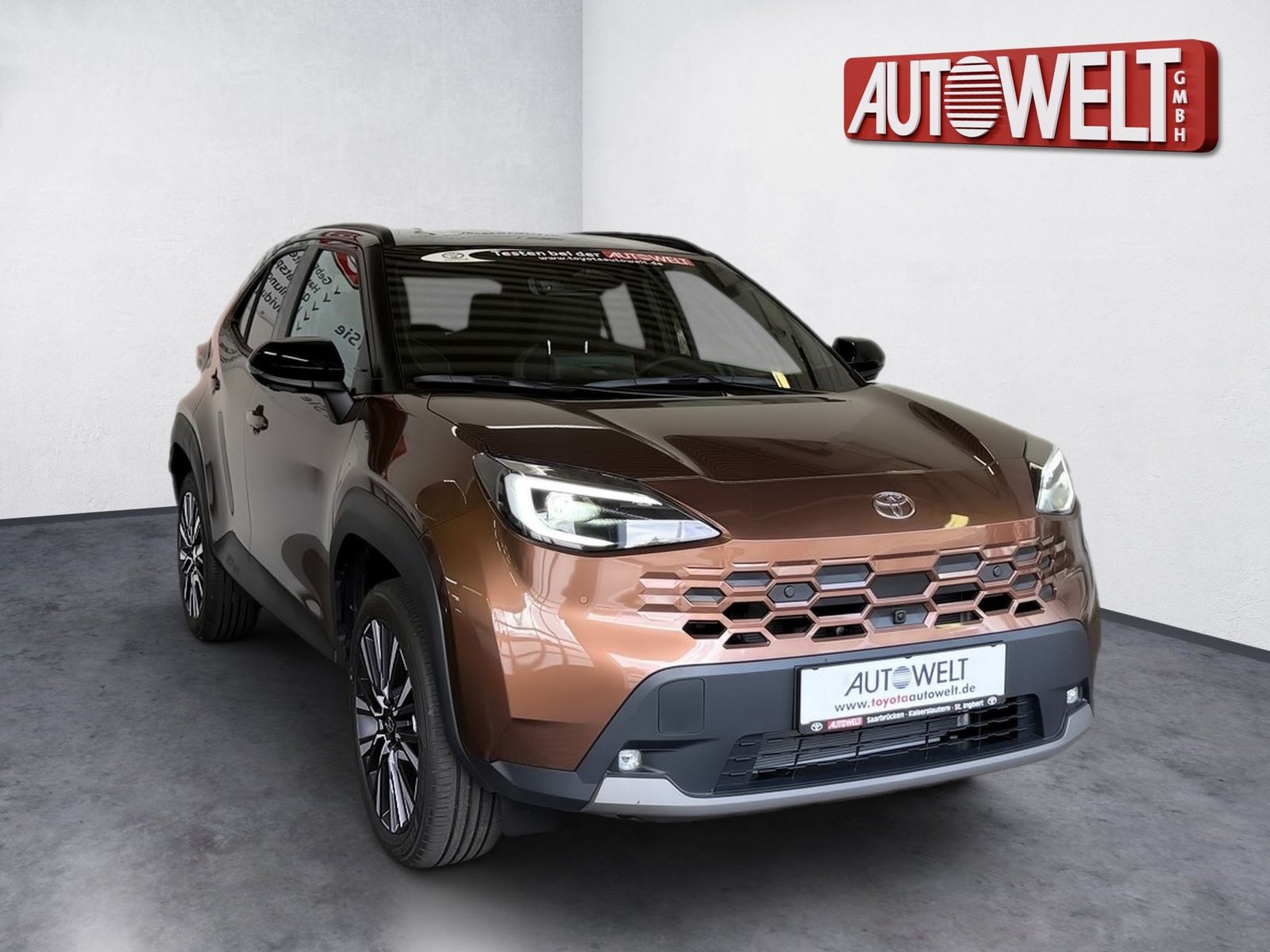 Fahrzeugabbildung Toyota Yaris Cross Lounge 1.5-l-Hybrid LED,Navi,elHeckk