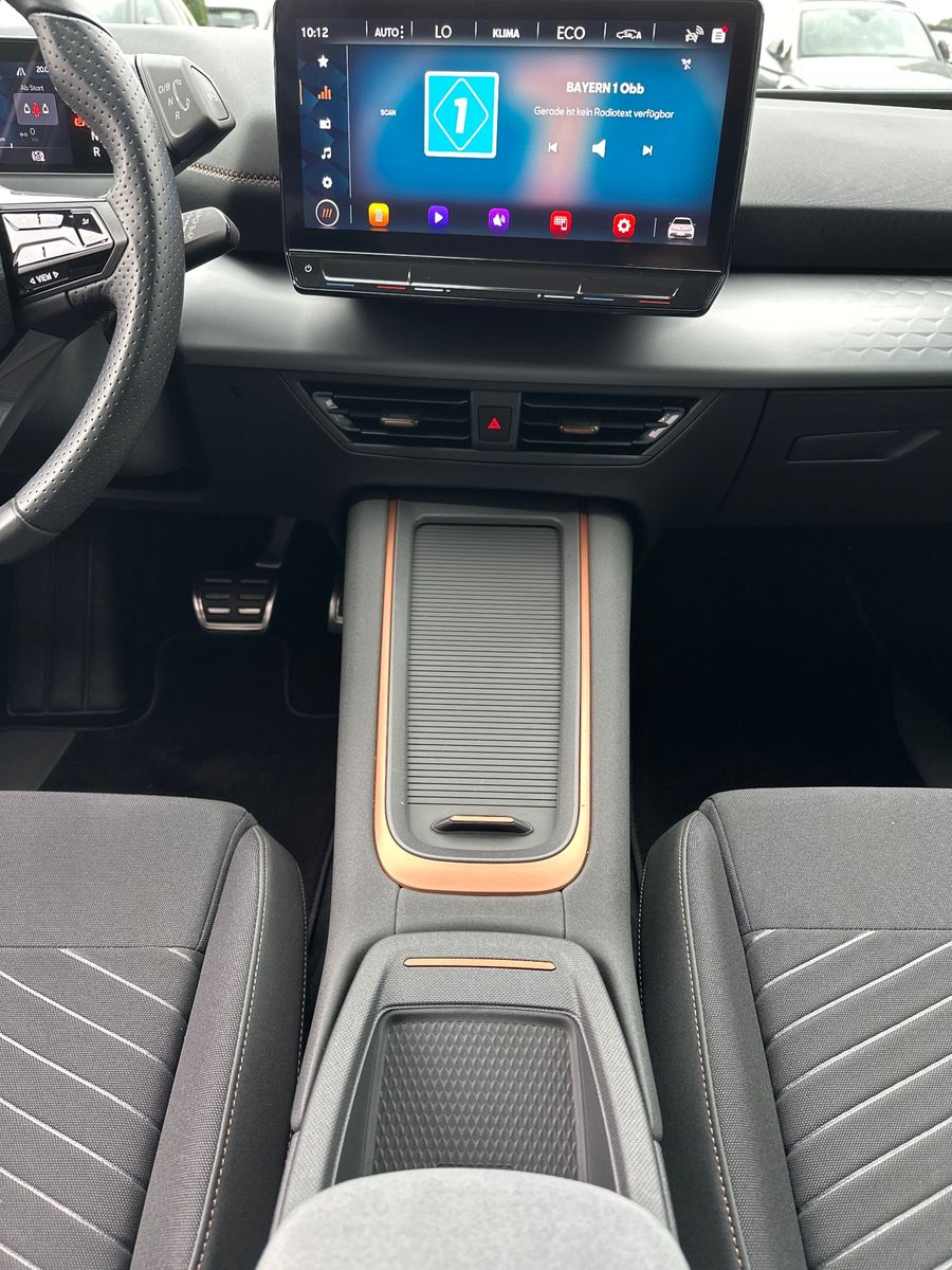 Fahrzeugabbildung CUPRA Born 150KW NAV+LED+KEYLESS+PDC+DAB+18ZOLL+58kWh