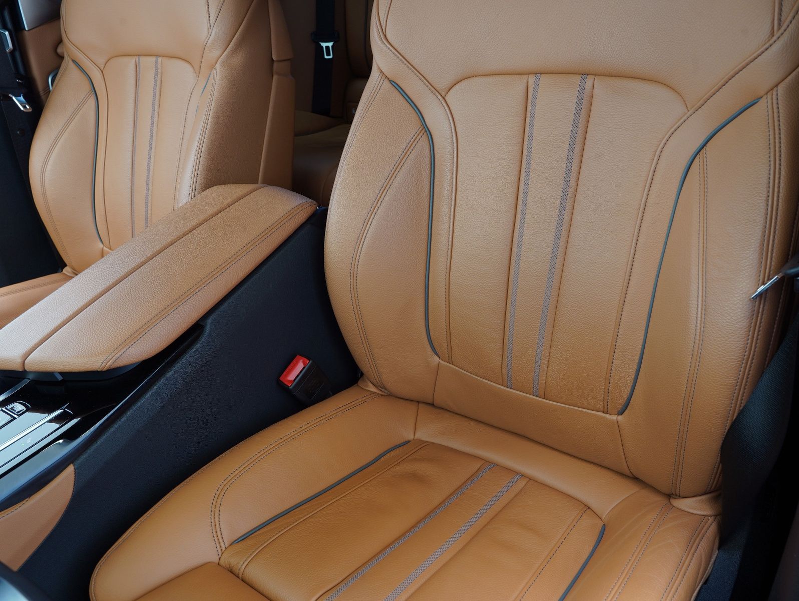 Fahrzeugabbildung BMW 520 i Touring  Luxury Line H&K/KAMERA/LM19"