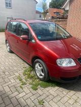Volkswagen VW Touran 2.0 TDI 140 PS ; TÜV bis 2026 - Volkswagen Touran mit Diesel-Antrieb: 140 Ps