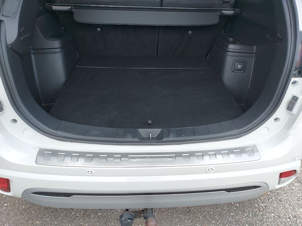 Fahrzeugabbildung Mitsubishi Outlander PHEV Spirit PLUS 2.4 4WD Navi Leder