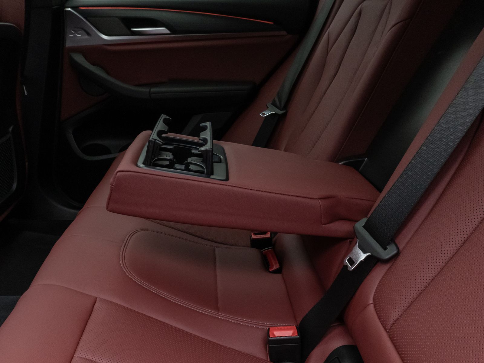 Fahrzeugabbildung BMW X4 xD30i M Sport Panorama 360°DAB H/K AHK Komfor