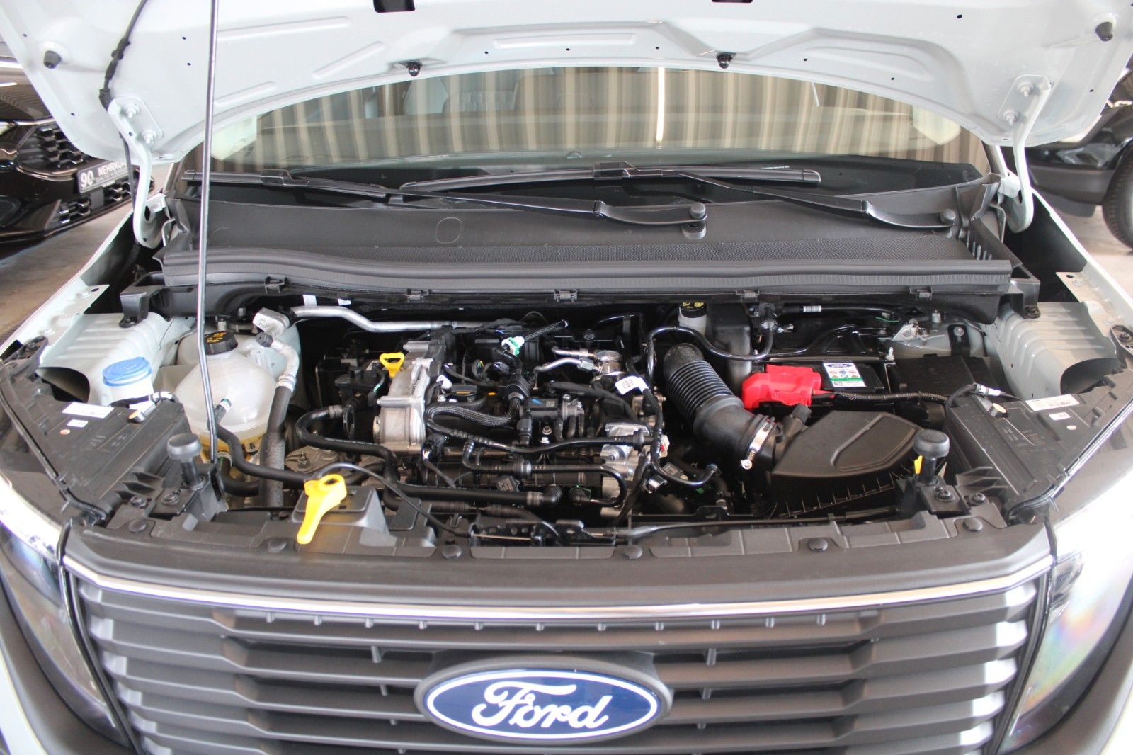 Fahrzeugabbildung Ford Tourneo Courier Titanium AHK Kamera WinterPaket2