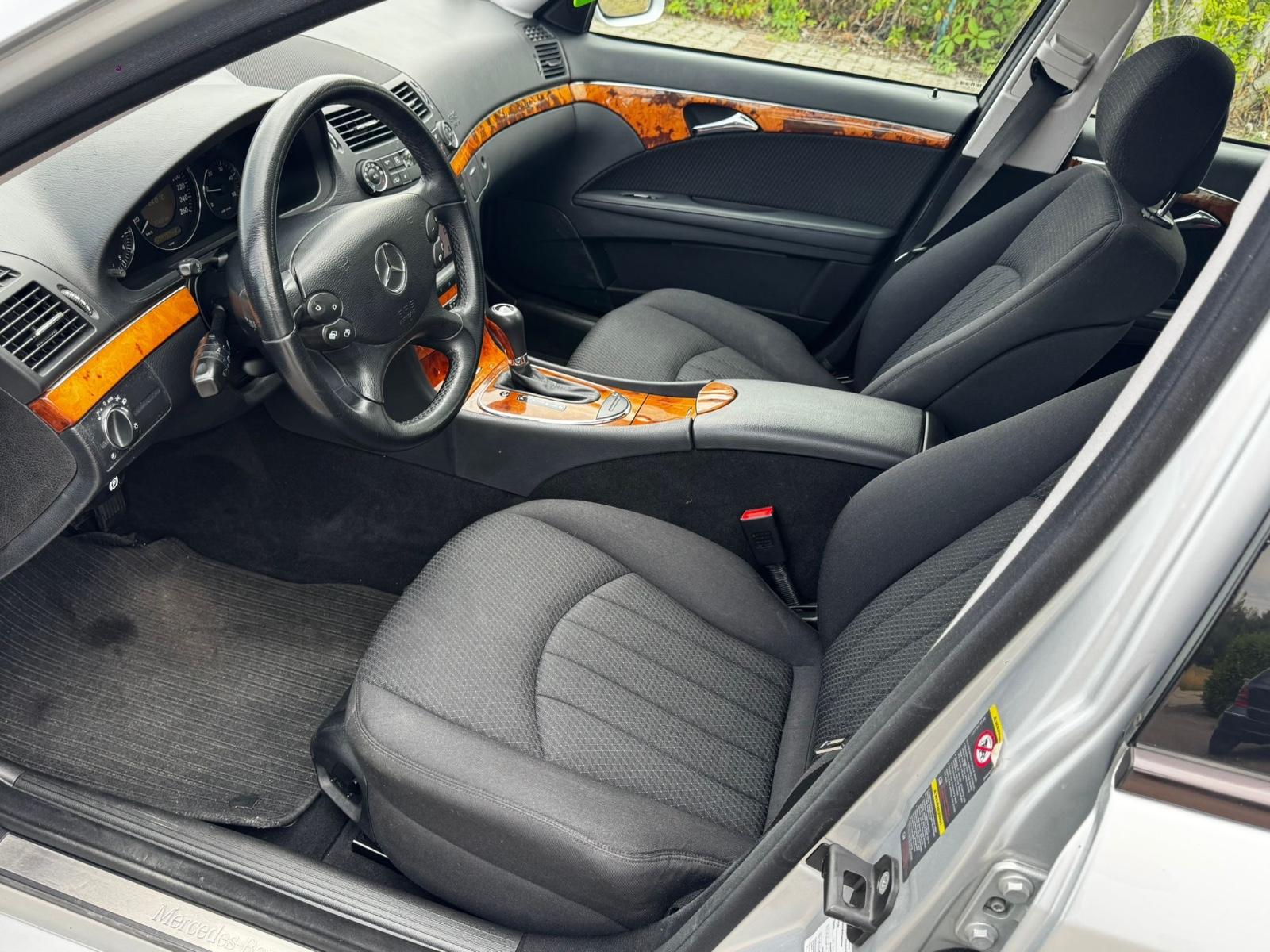 Mercedes-Benz E200 2008 — photo 9