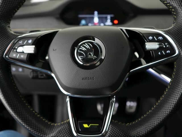 ENYAQ iV COUPE RS 4x4+NAVI+RÜCKFAHRKAMERA+SITZ-/