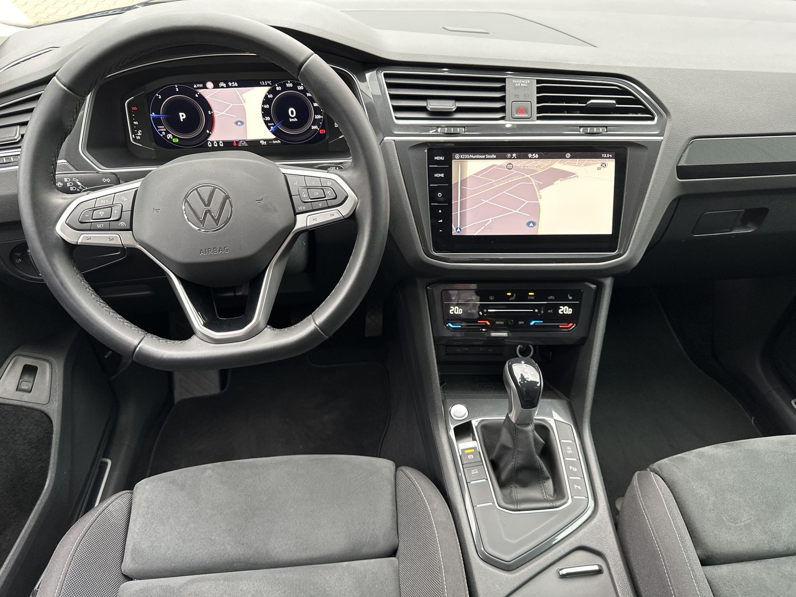 Fahrzeugabbildung Volkswagen Tiguan 2.0 TDI DSG Elegance NAV+MATRIX+ACC+VCOCK