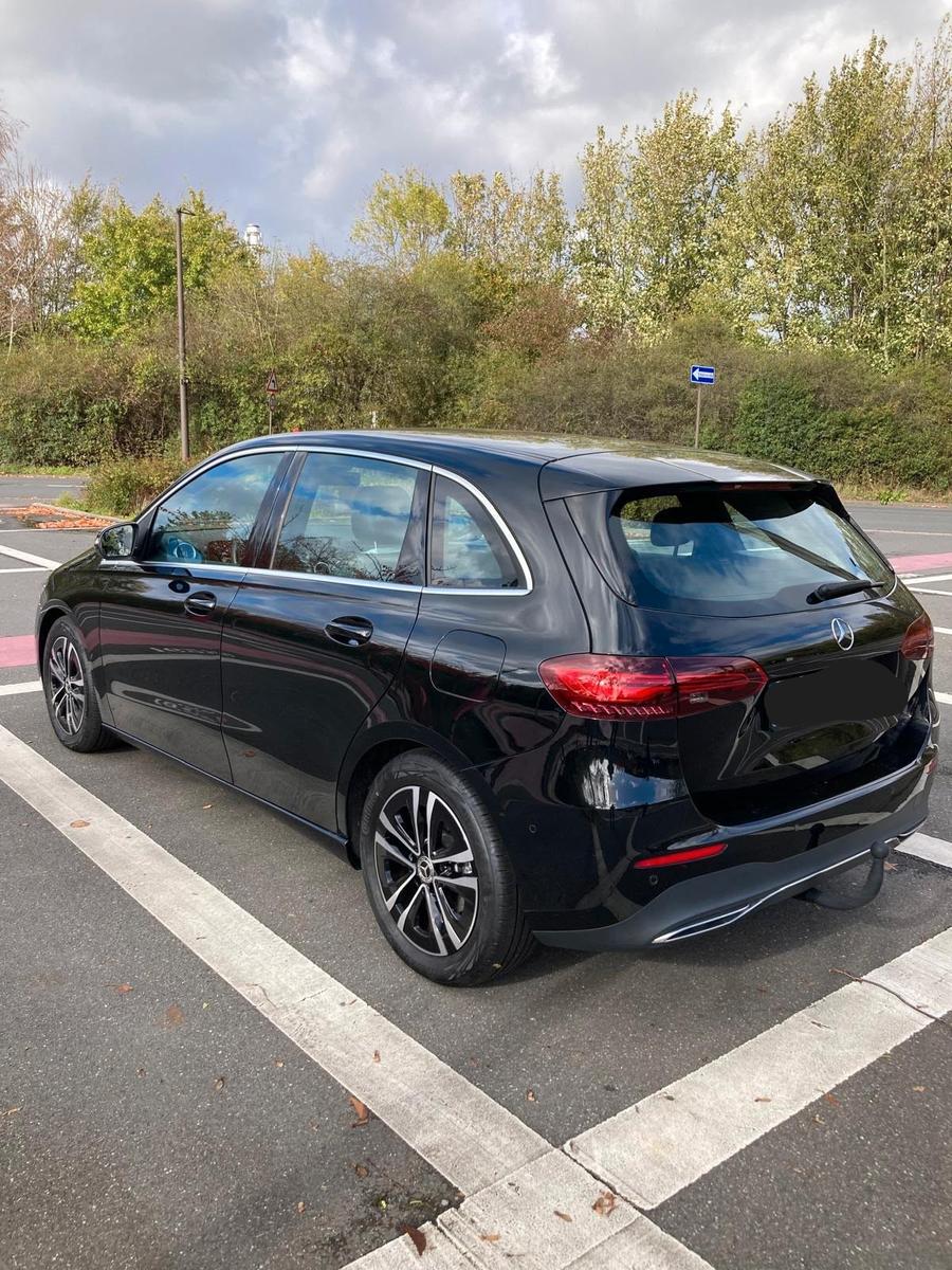 Mercedes-Benz B 180