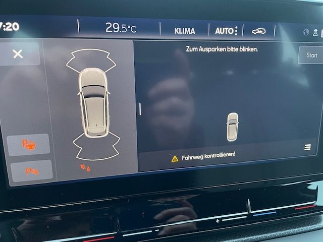 Leon Sportstourer 2.0 TDI DSG Style Navi Digital