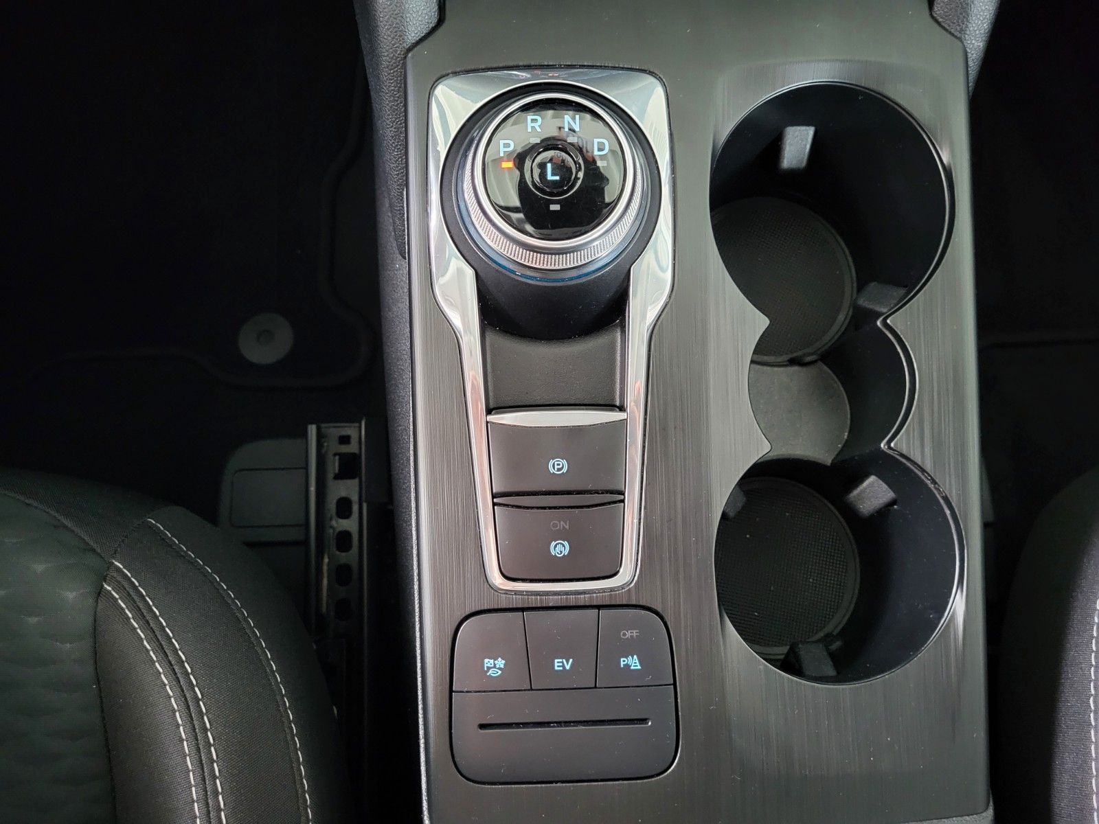 Fahrzeugabbildung Ford Kuga Plug-In/NAVI/SITZHZG./AHK/PDC