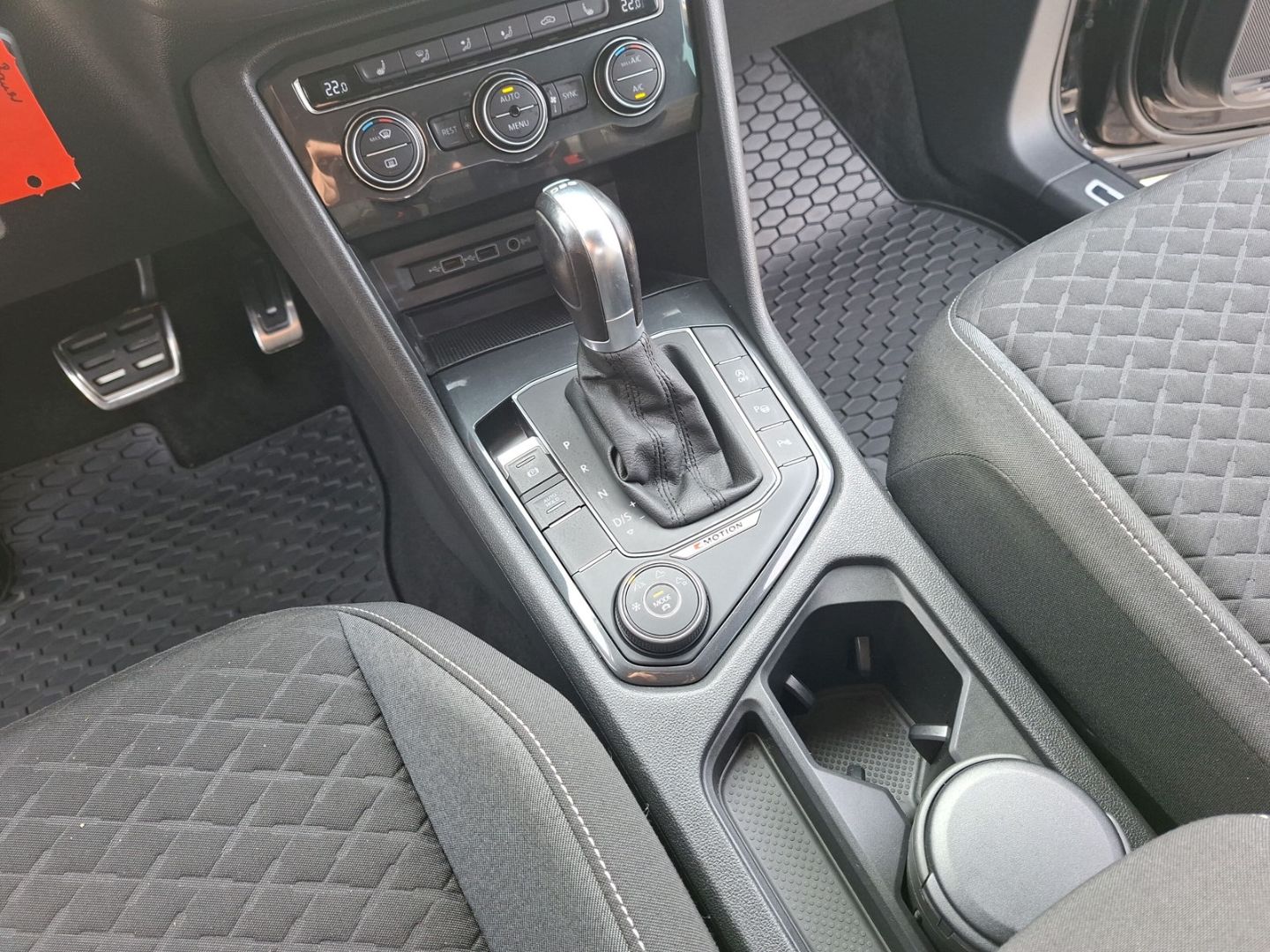 Tiguan 2.0 TDI DSG 4Motion Join *AHK*NAVI*ACC*