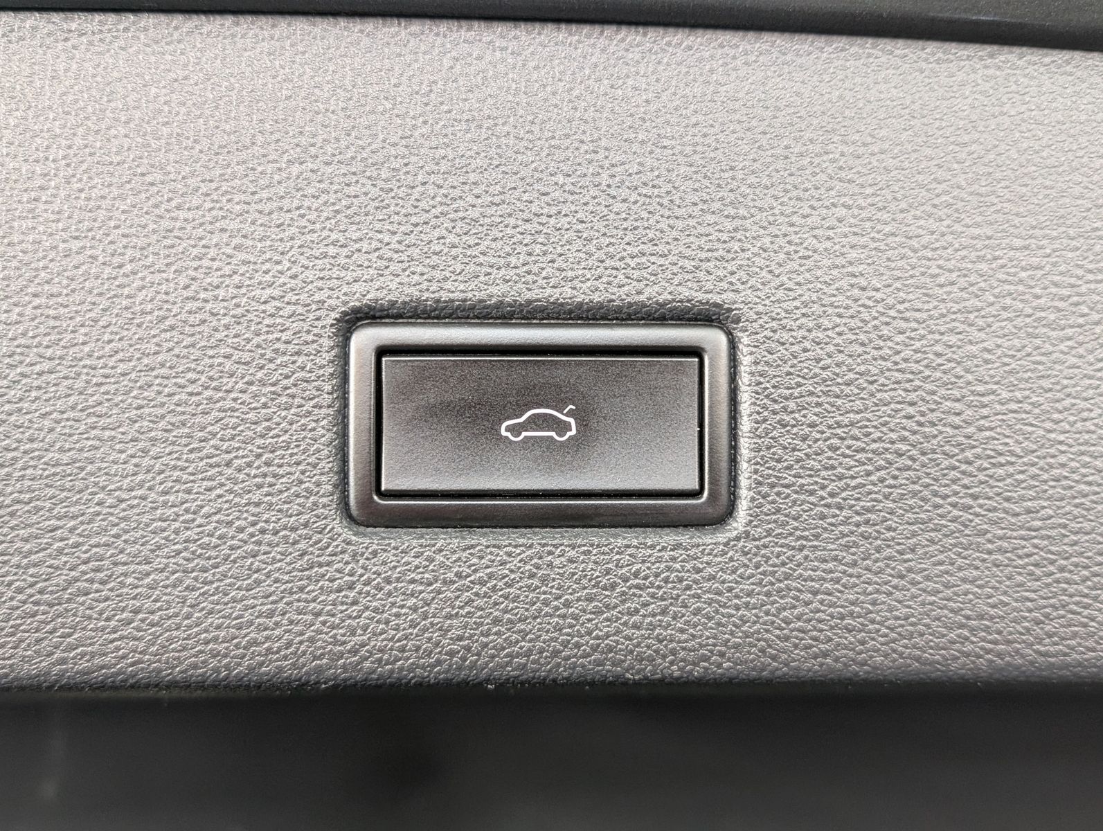 Fahrzeugabbildung Volkswagen T-Roc 1.6 TDI IQ.DRIVE ACC LED KAM SHZ AHK VIRT