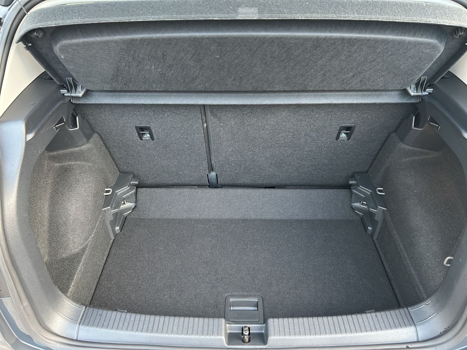 Fahrzeugabbildung Volkswagen T-Cross TSI Style DSG LED AID ACC Park-Assist SH