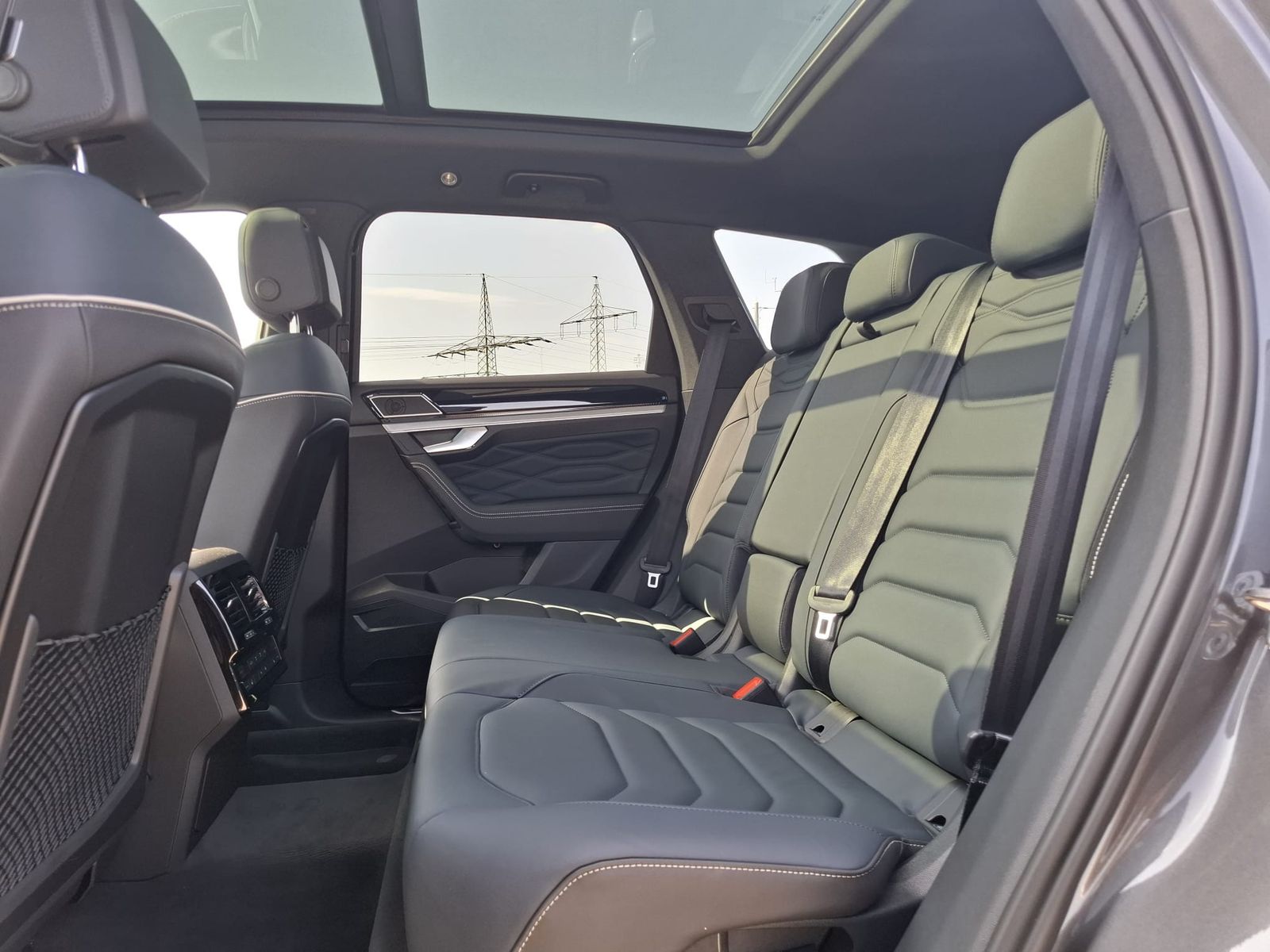 Fahrzeugabbildung Volkswagen Touareg 3.0TDI 4M R-Line VOLL Black 22" UPE 114T
