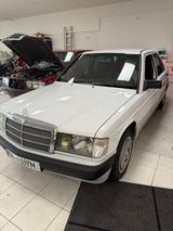 Mercedes-Benz 190 d 2,5 Turbo - Mercedes-Benz 190 mit Diesel-Antrieb: 2.5