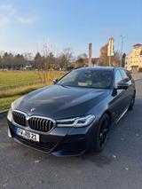 BMW 530d xDrive T A -M Sport HUD PanoDach KompSitze 