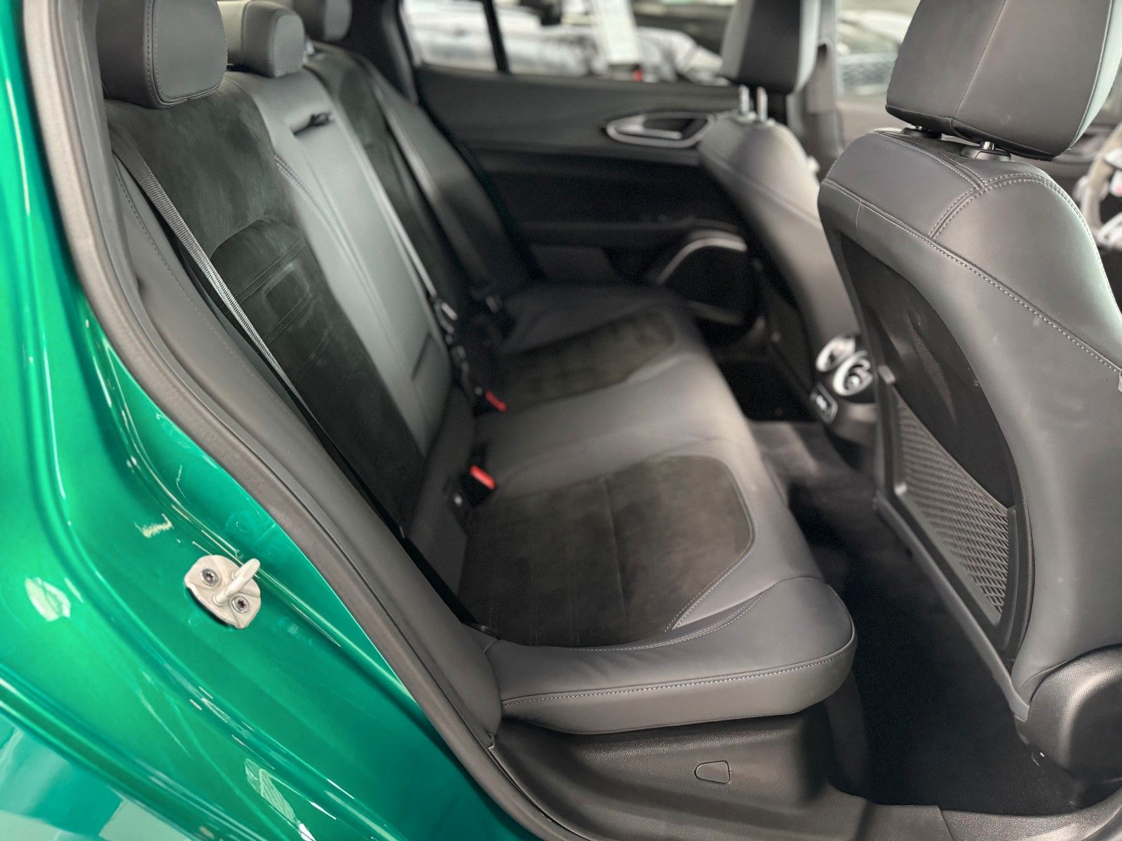 Fahrzeugabbildung Alfa Romeo Giulia 2.9 V6 Quadrifoglio "ACC Komfort-Paket"