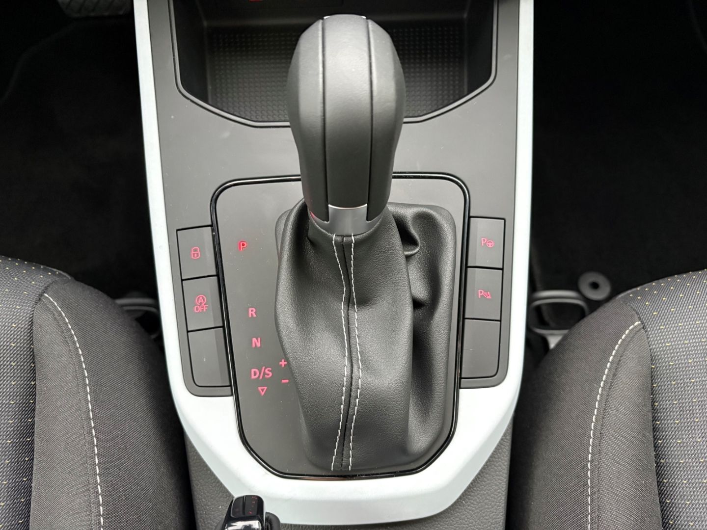 Fahrzeugabbildung SEAT Arona Style Navi Digitales Cockpit LED Sperrdif