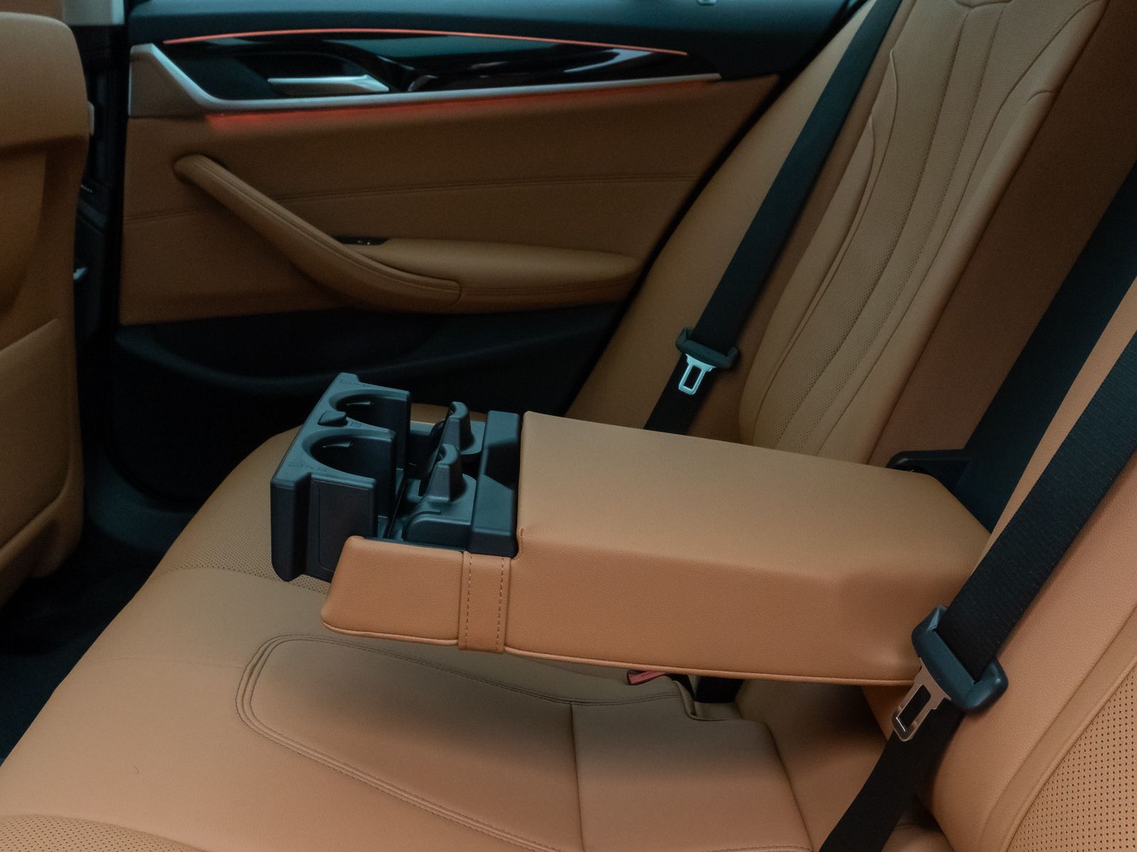 Fahrzeugabbildung BMW 520d Panorama Kamera DAB HiFi AHK M Sport Alarm