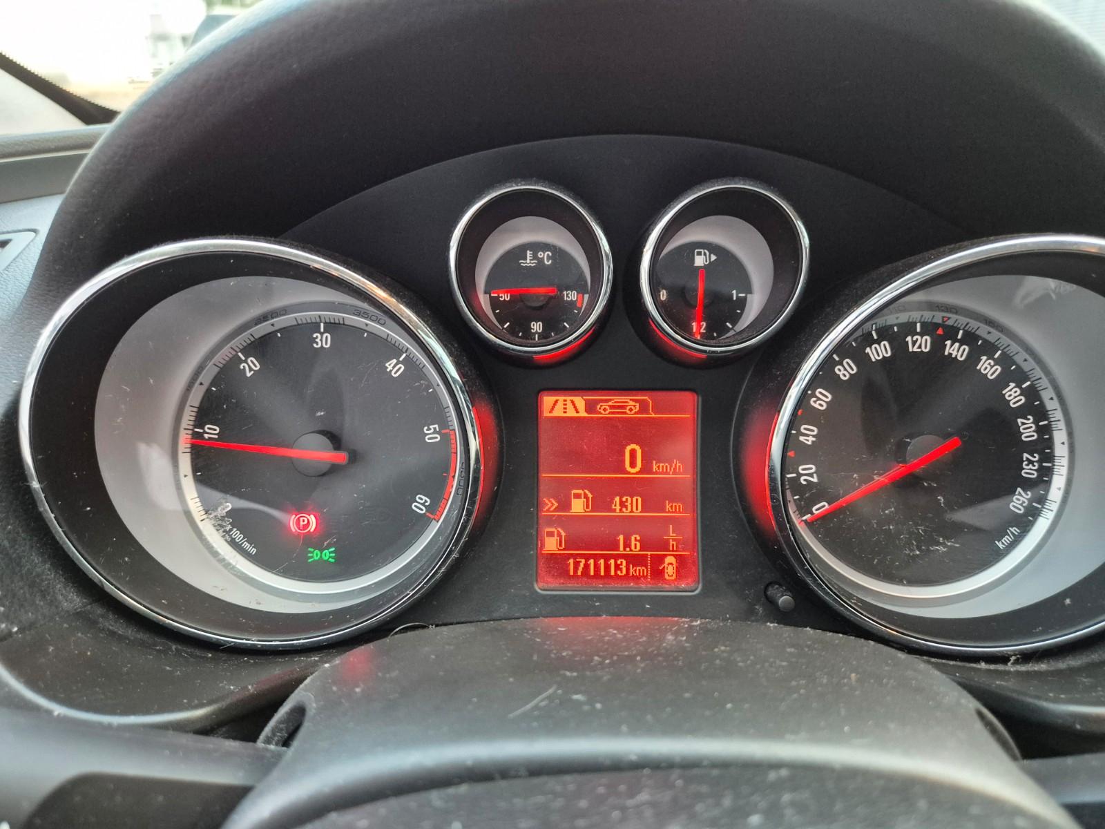 Opel Insignia 2011 — photo 10